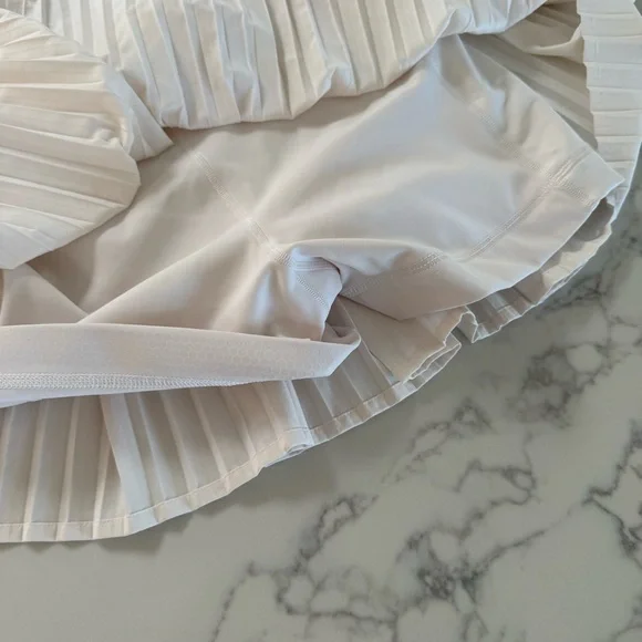 Lululemon Varsity High-Rise Pleated Tennis Skirt - White - Size 8 - Picture 4 of 6